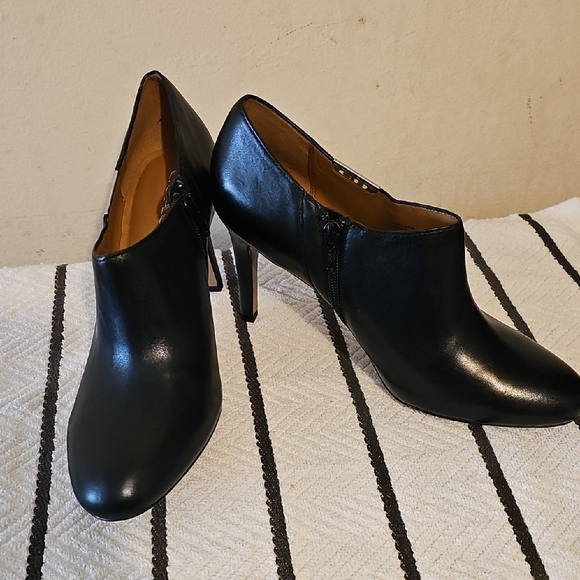 Coach Black Heeled Boots Sleek Leather Design - Picture 1 of 7